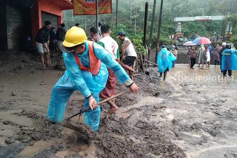1.069 KK Terdampak Banjir dan Longsor di Kabupaten Malang banjir malang