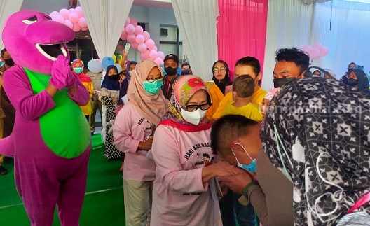 Bupati Jombang Mundjidah Wahab didampingi Direktur RSUD Jombang, Dr. dr. Ma'murotus Sa'diyah, Senin (31/7/2023)