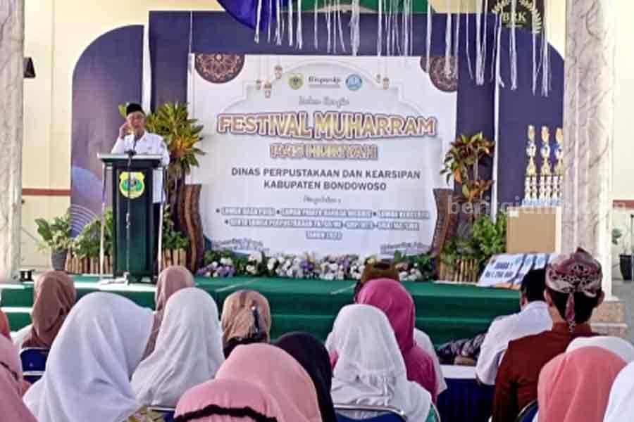Bupati Bondowoso, Salwa Arifin saat membuka acara lomba di Halaman Kantor Disperpusip. (ist)
