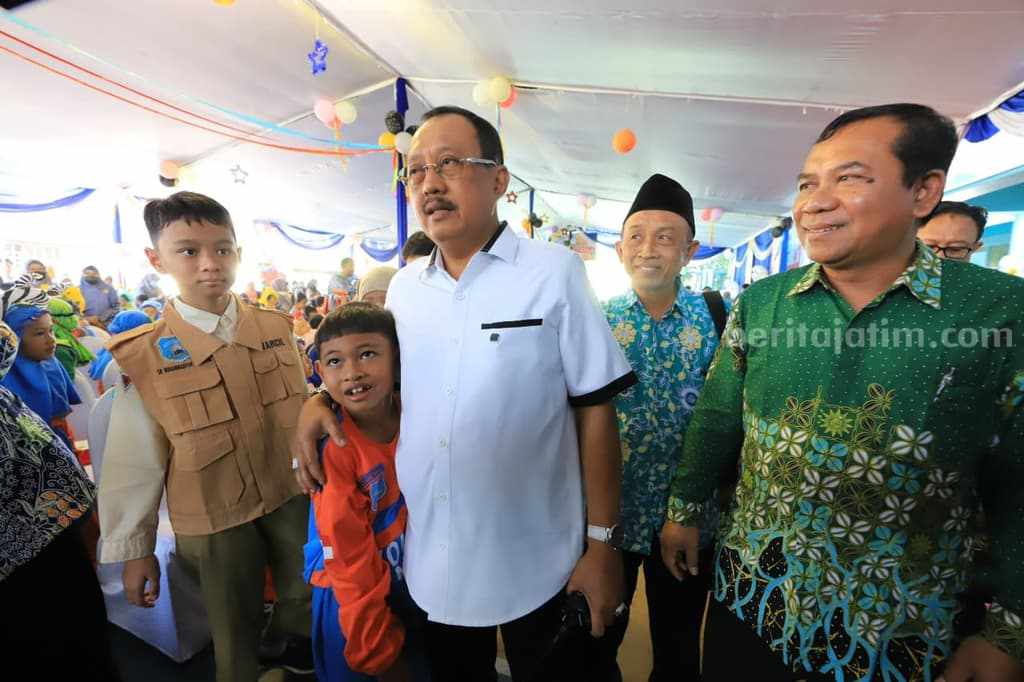 Wawali Surabaya: Sekolah Beratkan Orang Tua, Adukan ke Kami! armuji