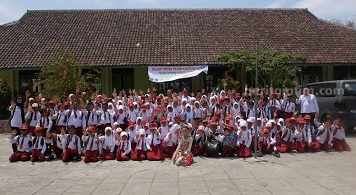 DPRD Akan Panggil Dinas Pendidikan Kabupaten Blitar, Ini Penyebabnya Bupati Blitar bertemu dengan puluhan siswa di Kecamatan Gandusari