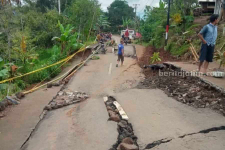 jalan rusak malang