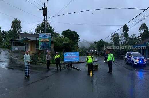 Lalu Lintas Menuju Lumajang via Ampelgading Dialihkan ke Pasuruan Jalur Ampelgading menuju Lumajang ditutup total