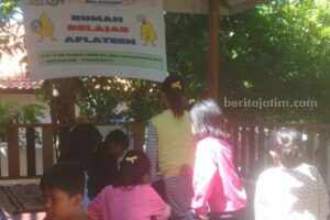Rumah Belajar Aflateen Sumenep Ajak Anak Kenal Kelola Sampah kelola sampah