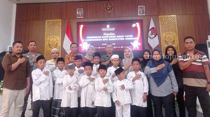 Anak-anak yatim yang mendapatkan santunan dari KPU Jombang, Jumat (28/7/2023)