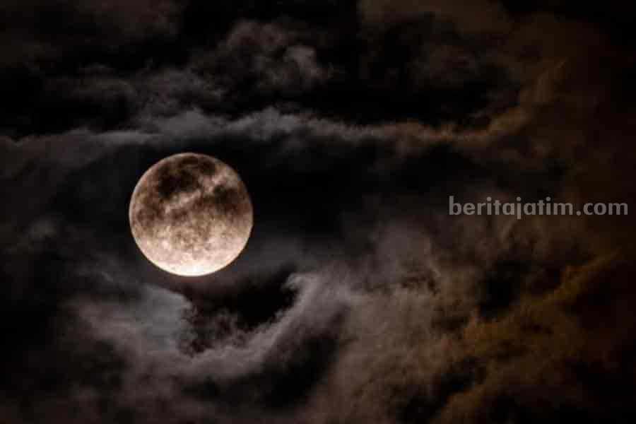 Ilustrasi malam satu Suro 2023. (Sumber foto: Brett Sayles, Pexels)