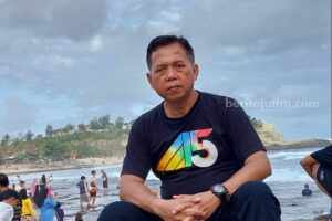 pak air di pantai
