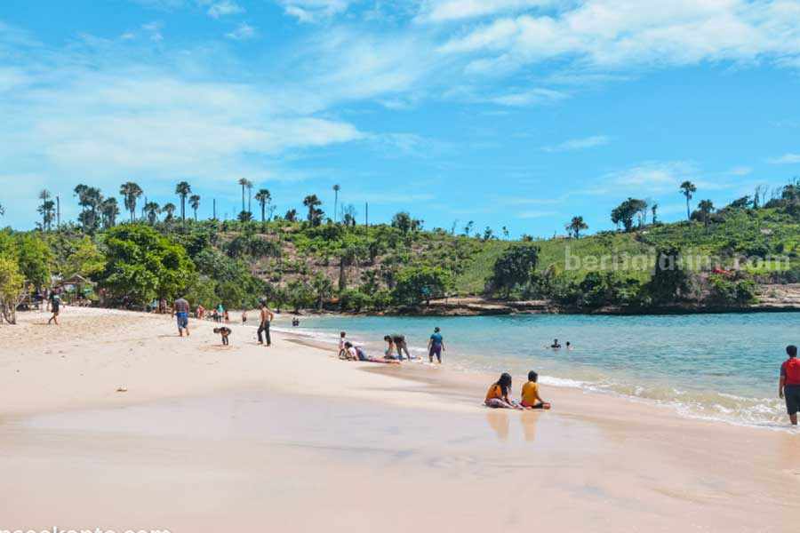 Pantai Coro Tulungagung.