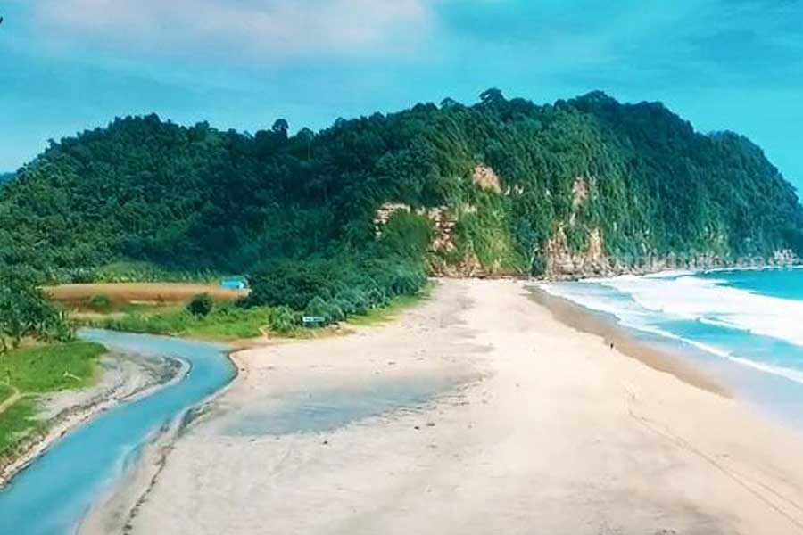 Pantai Dlodo Tulungagung yang sangat indah.