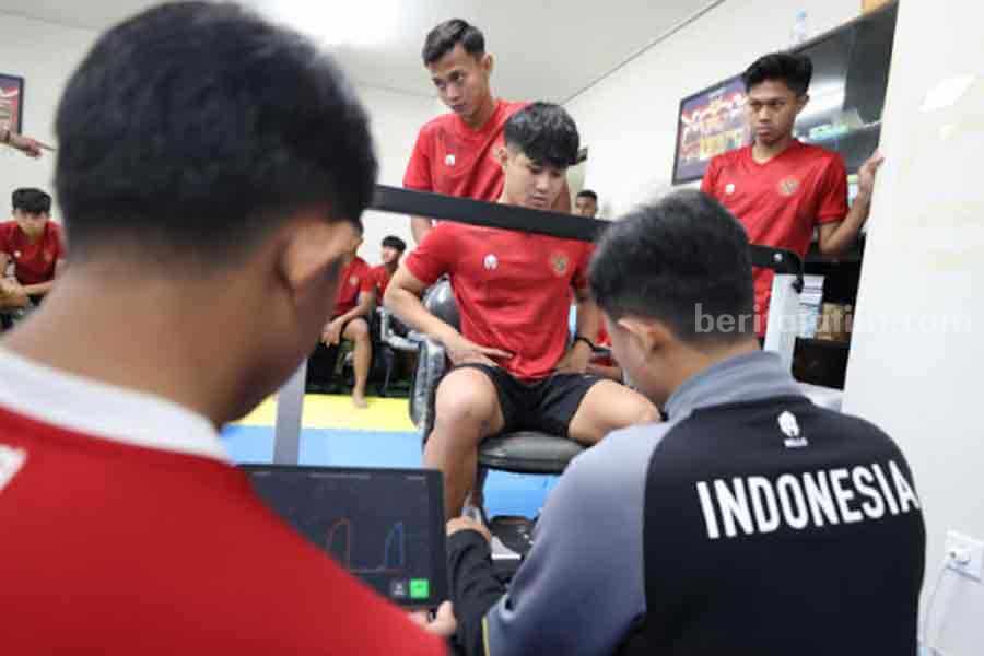 Para pemain timnas U-17 sedang menjalani tes kesehatan. (Sumber foto: PSSI.org)