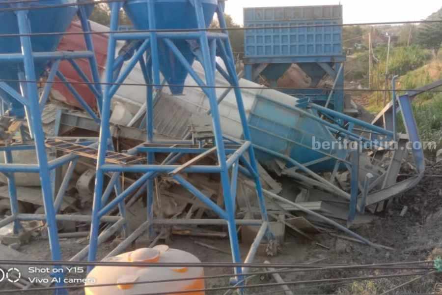 silo semen ambruk