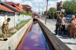 Sungai Merah di Pamekasan Akibat Limbah Pewarna Batik sungai merah