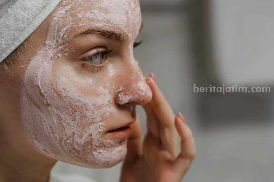 Sepele! 8 Penyebab Wajah Kamu Terlihat Lebih Tua Ilustrasi merawat dan menjaga kesehatan kulit (sumber foto: pexels)