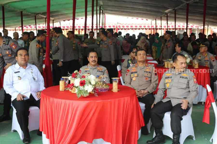 Cara Wakapolri Dinginkan Masyarakat Blora Jelang Kontestasi Politik Wakapolri Komjen Agus Andrianto bersama Bupati Blora. (ist)