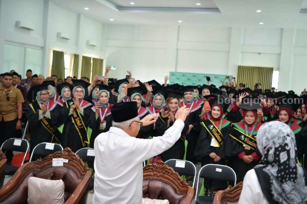 Wakil Presiden (Wapres) K.H. Ma’ruf Amin saat berada di kampus IIKNU Tuban. [Foto:istimewa]