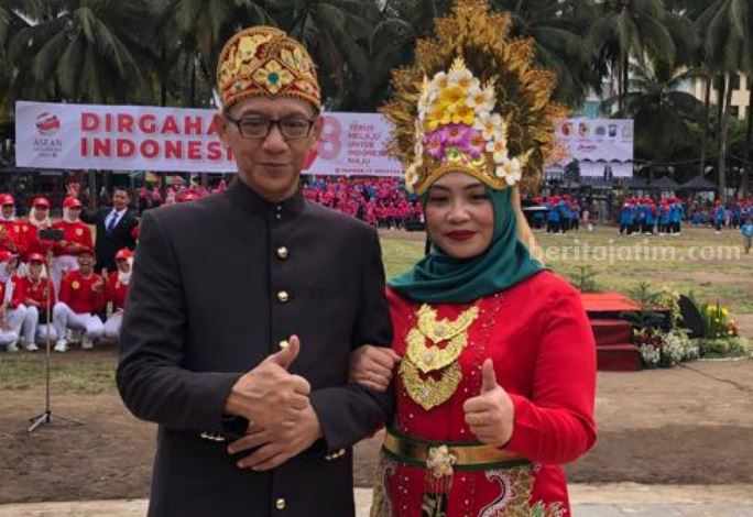 Wakil Bupati Jember Muhammad Balya Firjaun Barlaman dan istrinya Ervita Afdilah Sari