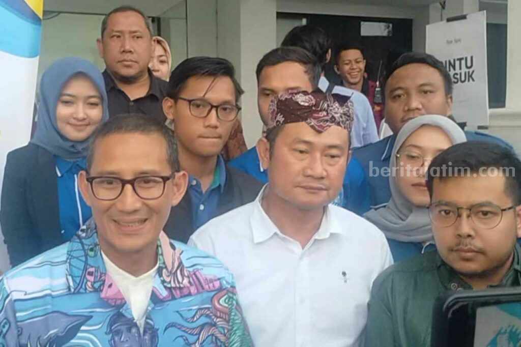 Ditanya Soal Bacawapres, Sandiaga Uno: Terus Berikhtiar dan Kerja Keras Menparekraf Sandiaga Uno saat hadir di Kegiatan Gekrafs Lamongan.