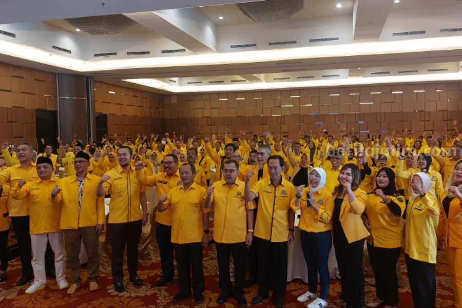 Ketua DPD Golkar Jatim Sarmuji dalam Pertemuan dan Pelepasan Caleg Partai Golkat Provinsi Jawa Timur di Aston Hotel Madiun, Senin (14/8/2023)
