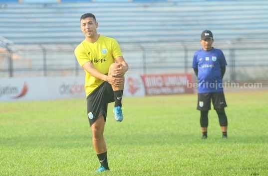 Matt Lagos, Pemain berpaspor Chile yang batal memperkuat Persela Lamongan.