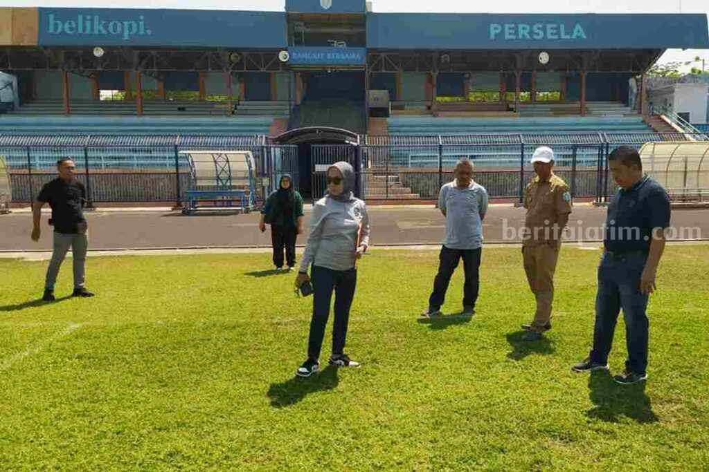 Jelang Liga 2 Bergulir, PT LIB Inspeksi Stadion Surajaya Lamongan, Ini Hasilnya PT LIB saat menggelar inspeksi ke Stadion Surajaya Lamongan untuk memastikan kesiapan sambut Liga 2.