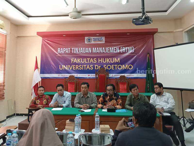 Press Conference Ikatan Advokat Alumni Unitomo di Fakultas Hukum Unitomo Surabaya