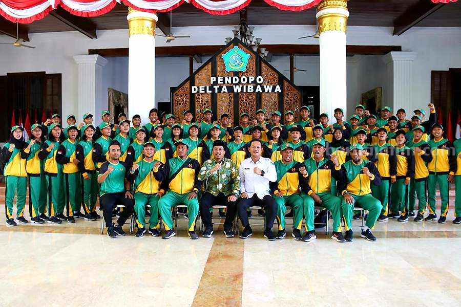 Dapat Restu Gus Muhdlor Tim Sepakbola Sidoarjo Optimis Raih Emas Porprov Jatim VIII 50 orang atlet sepak bola putra dan putri Porprov Jatim VIII bersama Bupati Sidoarjo Gus Muhdlor