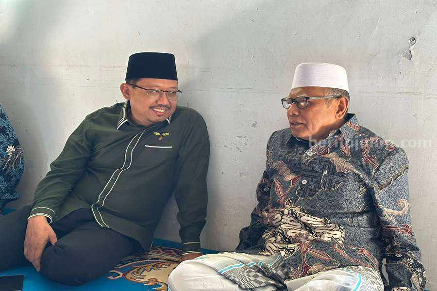 Ketua DPRD Kabupaten Pasuruan Sudiono Fauzan bersama KH. Syamsul Maarif