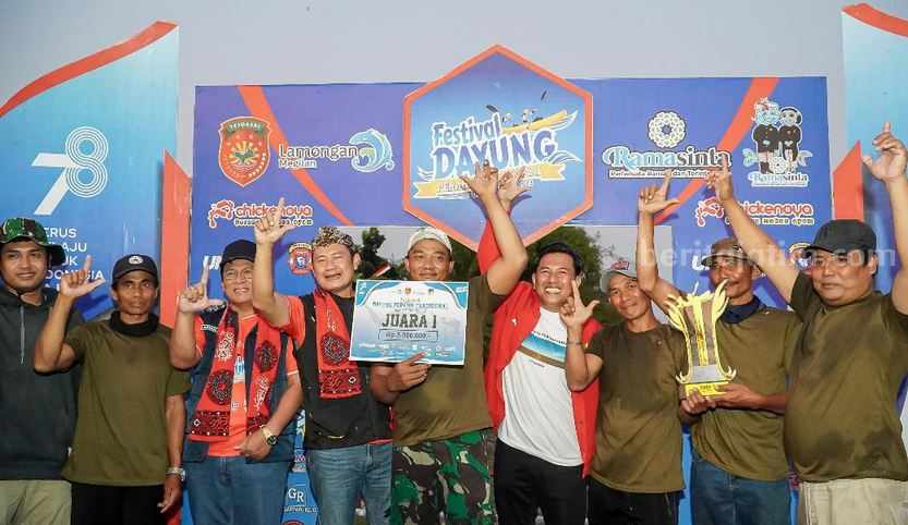 Festival Dayung Perahu Tradisional di Kali Bengawan Mati, Desa Tejoasri, Kecamatan Laren, Kabupaten Lamongan.