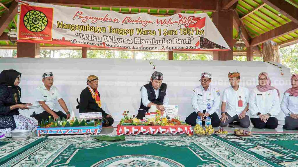 Mangayubagya Tanggap Warsa 1957 Saka, Paguyuban Budaya Wilwatikta Lamongan Resmi Diwisuda Acara Mangayubagya Tanggap Warsa 1957 Saka Jawa dan Prosesi Pelantikan Pengurus Paguyuban Wilwatikta Lamongan.