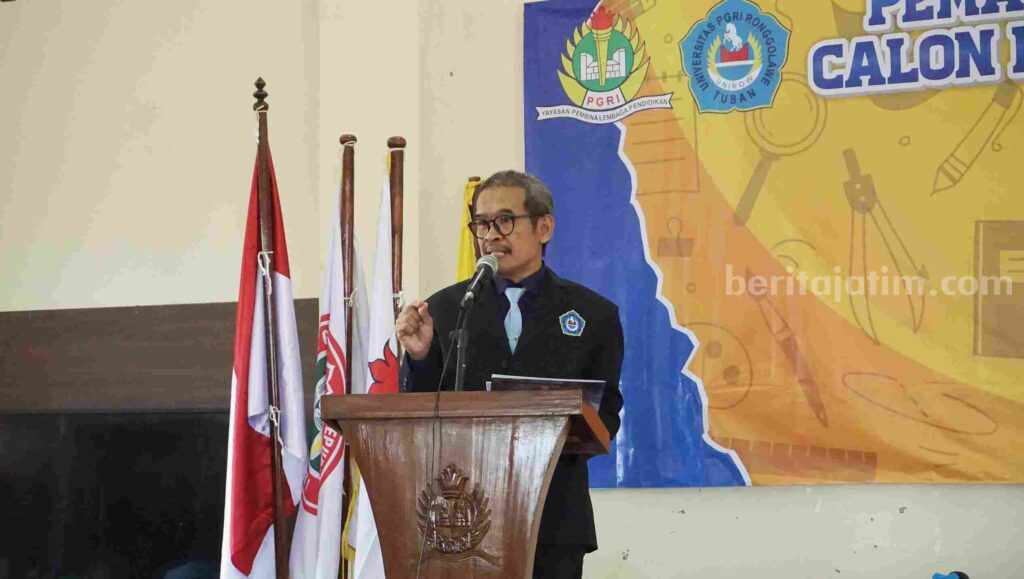 Rektor baru Universitas PGRI Ronggolawe Tuban. [Foto: Diah Ayu/beritajatim.com]