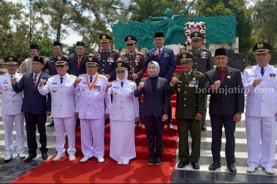 Forkompinda Kota dan Kabupaten Blitar melakukan ziarah nasional tanpa kehadiran Wakil Bupati Blitar Rahmat Santoso.