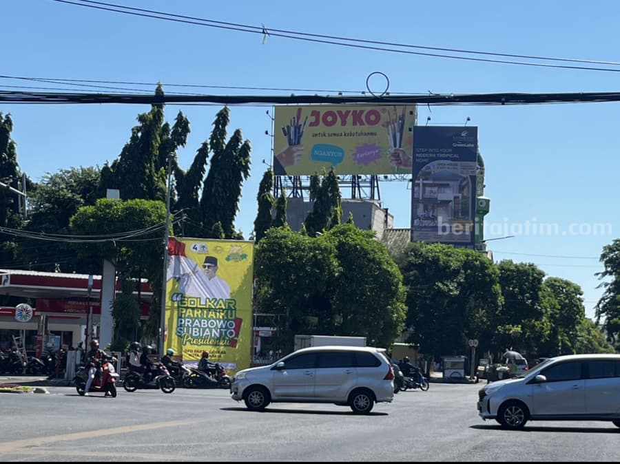 Baliho Prabowo Subianto Presidenku di Jalan Kertajaya.[foto/ademasrio]