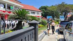 Pemkot Malang Bongkar Pagar Balai Kota Agar Seirama dengan Desain Alun-alun Tugu Pagar Balai Kota Malang dibongkar.