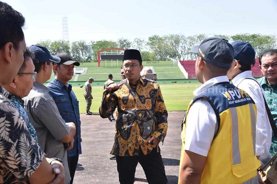 Kementerian PUPR Akan Rehabilitasi Stadion Gelora Delta Sidoarjo Rombongan Kementerian PUPR didampingi Bupati Sidoarjo Gus Muhdlor melihat kondisi Stadion Gelora Delta Sidoarjo