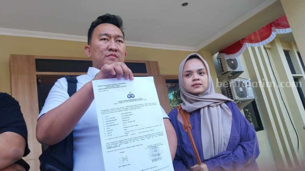 Prabowo Febriyanto kuasa hukum korban investasi bodong saat melapor ke Polda Jatim