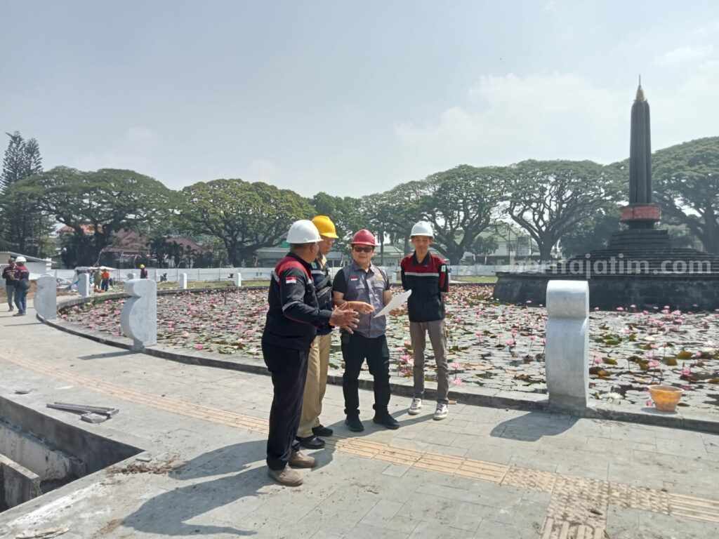 Tim PPS Kejari Kota Malang meninjau Alun-alun Tugu.