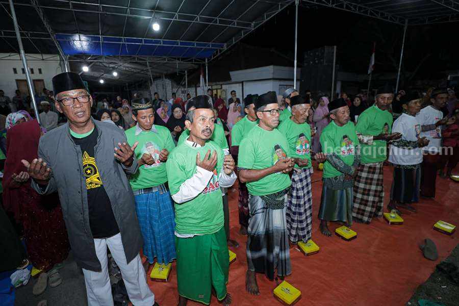 Sukarelawan Santrine Abah Ganjar (SAG) adakan doa bersama