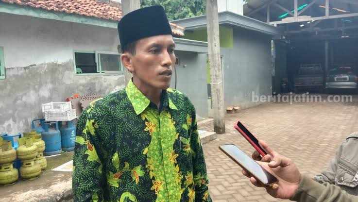 Nelayan Bangkalan Gigit Jari, DKP Tak Anggaran Bantuan Alat Tangkap Ikan Anggota Komisi B DPRD Bangkalan, Abdul Aziz (Foto: Zamachsari/beritajatim.com)