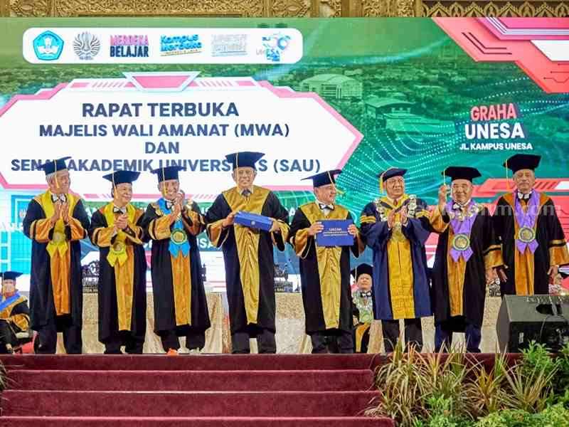 Rapat Terbuka Majelis Wali Amanat (MWA) dan Senat Akademik Universitas (SAU) di Graha Unesa