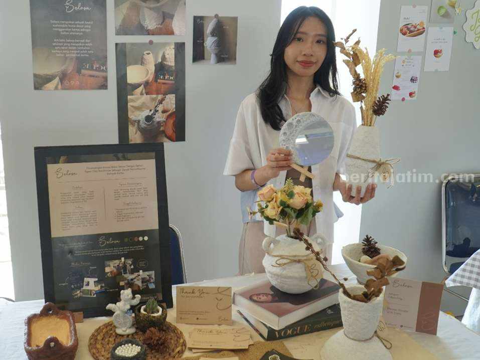 UK Petra Surabaya, Mahasiswa DKV dan IPDM Pamerkan Karya Terbaik Pameran Adiwarna 2023