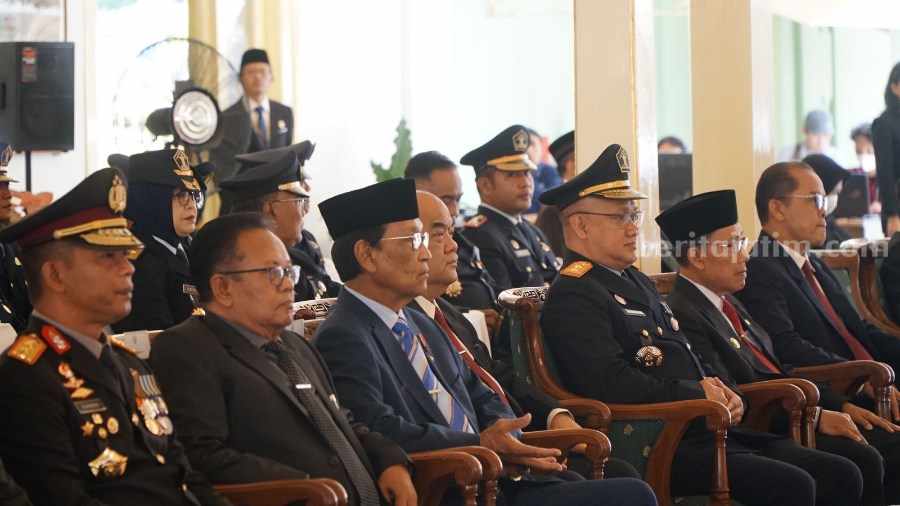 Peringati HUT RI ke-78, Ribuan Napi di DIY Dapat Remisi Kemerdekaan Gubernur DIY Sri Sultan Hamengku Buwono X bersama pejabat Kemenkumham. (Foto: Istimewa)
