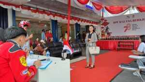BPF Malang Peringati Kemerdekaan dengan Peragaan Busana Bak Model Profesional Karyawan BPF Malang ikuti lomba peragaan busana.