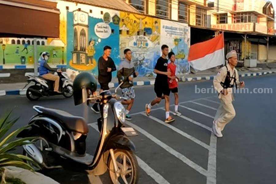 Siswanto saat berlari menuju Surabaya.