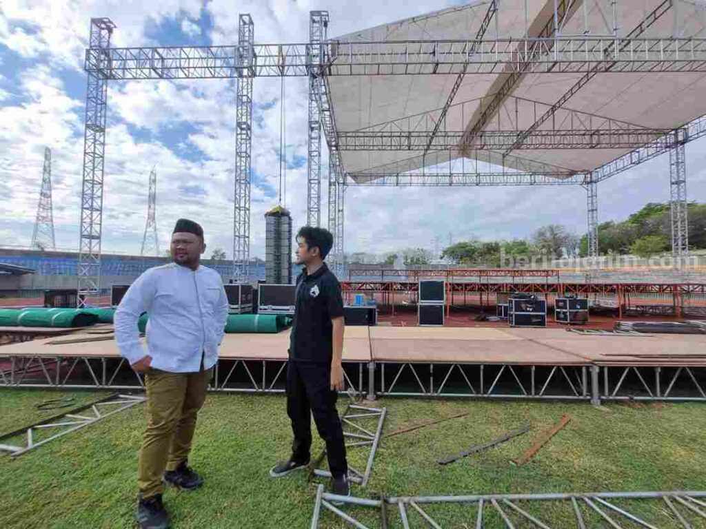 Bupati Fandi Akhmad Yani cek kesiapan tabligh Akbar di Stadion Gejos Gresik