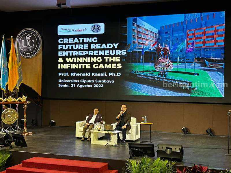 Universitas Ciputra Ingin Mahasiswa Kembangkan Management Entrepreneurial di Era New Normal Kuliah tamu Prof Rhenald Kasali di Universitas Ciputra Surabaya.