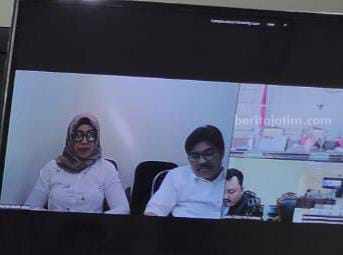 Saiful Rachman, mantan Kepala Dinas Pendidikan Jawa Timur dan kepala sekolah swasta di Jember, Eny Rhosidah