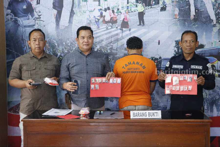 Pria di Madiun yang tertangkap mengedarkan sabu.