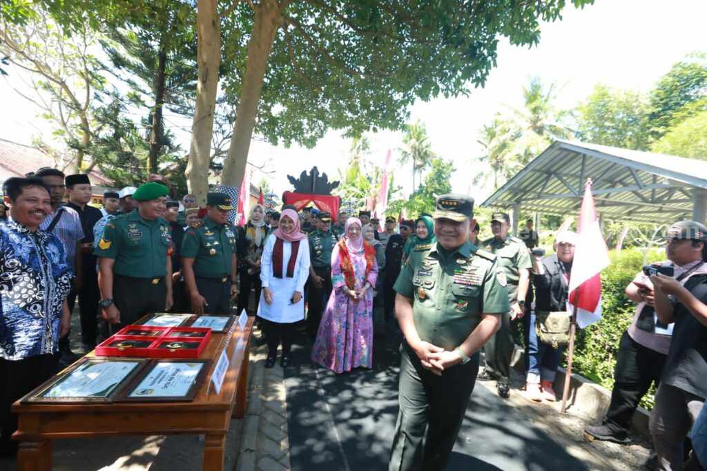 Kepala Staf Angkatan Darat (KASAD) Jenderal Dudung Abdurachman saat berkunjung ke Banyuwangi.