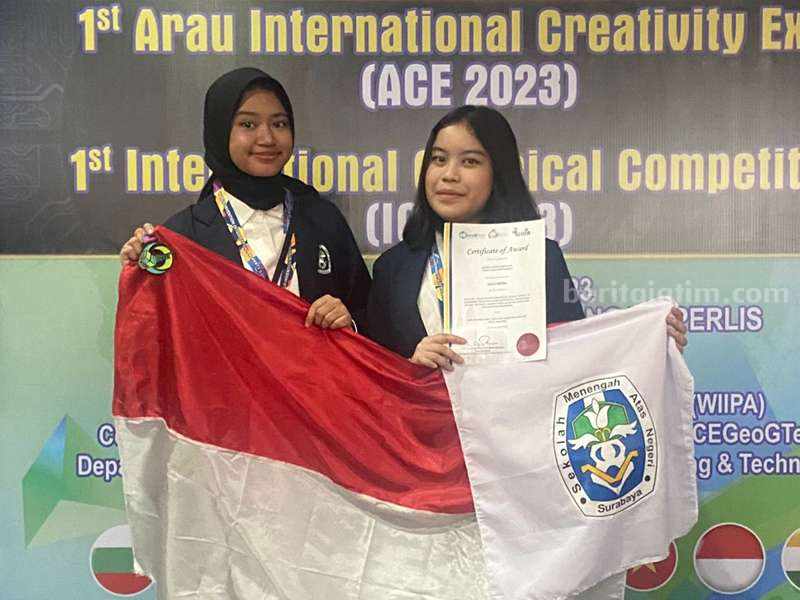 Anggun dan Prada, siswa SMAN 5 Surabaya meraih medali emas di ajang ACE 2023 & ICC 2023
