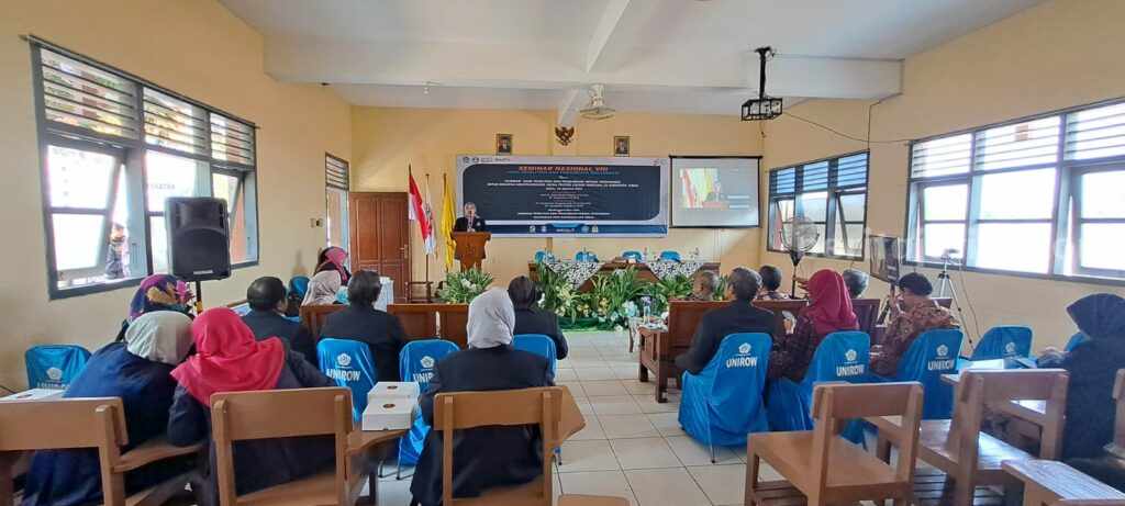 Kegiatan Seminar Nasional hasil penelitian dan Pengabdian Kepada Masyarakat (SNASPPM) yang Ke-VIII di kampus Unirow Tuban. [Foto:Diah Ayu/beritajatim.com]